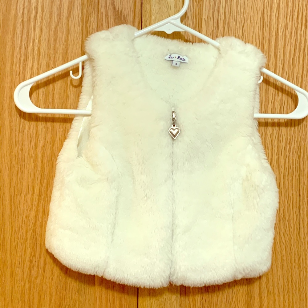 Le Top creamy white faux fur vest Size 4